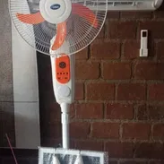 Ventilador de Pedestal Recargable 16p DISA incluye 2 bombillos LED ,panel Solar, lámpara incrustada,2 Puertos USB - Img 55278211