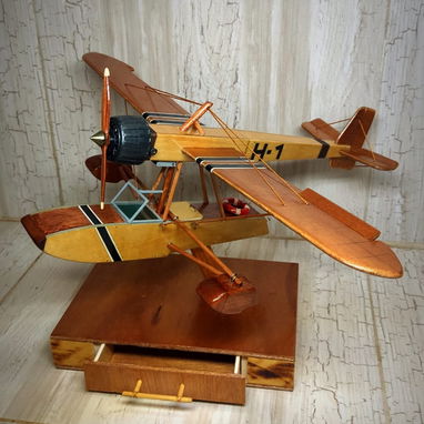 Réplica Artesanal Hidroavión Splash-E con Diseño Funcional - Img 120889873