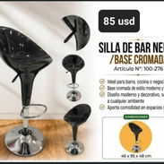 Sillas de bar color negro y blanco, con base cromada - Img 57972581