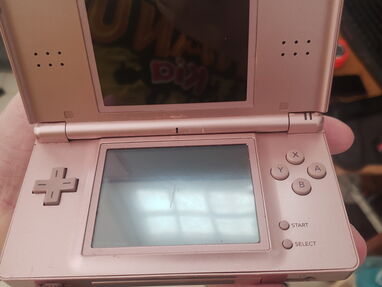 Nintendo DS. 1 casete. No tengo el cargador y la pantalla de arriba se ve Clarita. Por lo demás bien. 53cuatro4cuatro8cu - Img 64140744
