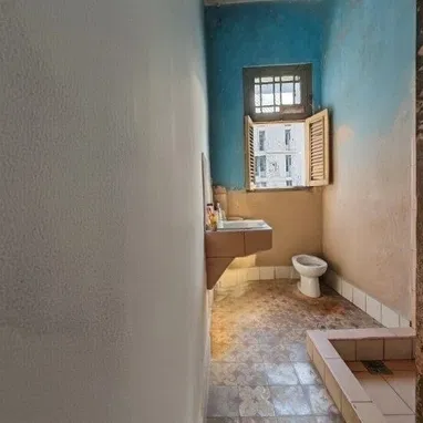 Esquina San Miguel y Oquendo,Apto 2do Piso Alto,Ptal Alto,2/4,En Barbacoa q hay q reparar...2 Balcones...53052463 - 6/9