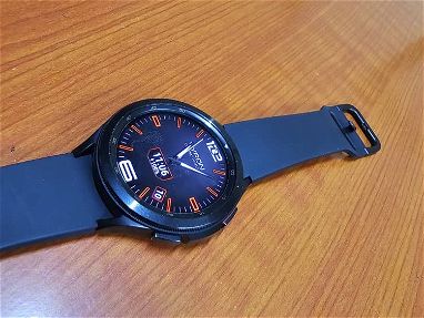 “Smartwatch: Samsung Galaxy Watch 4 Clasic.46mm COM NUEVO. Caja de Acero. Con su manilla Original de  Goma, Cargador. - Img main-image