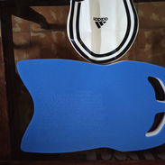 Tabla y gorro de natación - Img 58330714