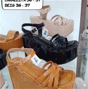 Zapatos plataformas de mujer negro carmelita y beige - Img 45755049