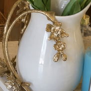Hermoso jarrón de porcelanato con detalle en dorado + bandeja de marmol - Img 58194700