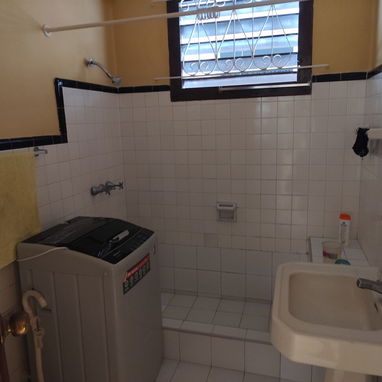 VEDADO DOY APTO 2 CUARTOS, 2BAÑOS,EN 3PISO EN BUEN ESTADO Y VUELTO X CASA INDEPENDIENTE EN VEDADO-PLAYA - 3/4