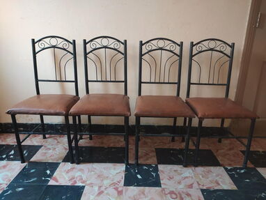 Mesa de comedor y 4 sillas son de uso 📱 52498286 - Img main-image-44968903