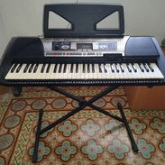 Teclado Portátil Yamaha con soporte - Img 56463686