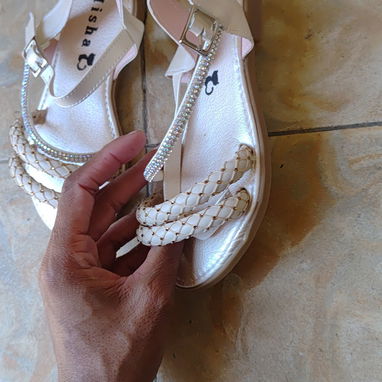 Sandalias de niña color crema  #27   en 6500$ - 2/2