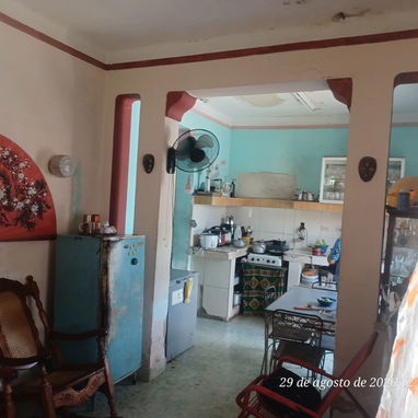 *$25.000usd. CON AJUSTE . En venta casa completamente  independiente de los años 50 de  placa en Las Minas, Guanabacoa. - 3/10