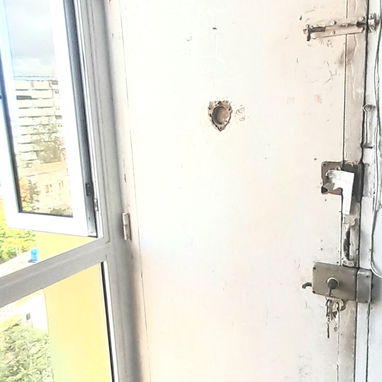Vendo 4 puertas de madera en uso 150 usd - Img 124055578