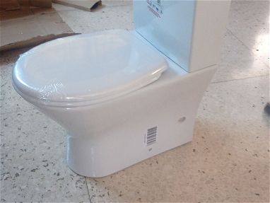 Taza de baño descargue a la pared y al piso - Img main-image