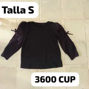 Blusa negra elegante de mangas ($3600) - Img 57176279