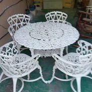 Mesa con 4 sillas para exteriores, juego de jardín y terraza, de uso en buen estado. - Img 56988518