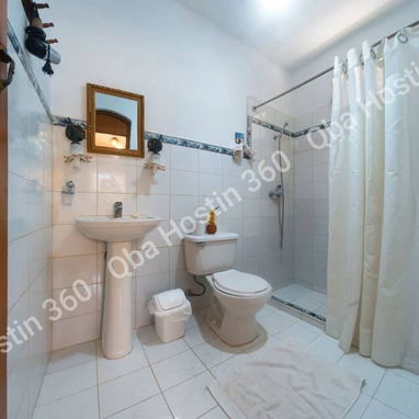 RENTA hostal de 6 habitaciones para 22 personas en el centro de  TRINIDAD con Qba Hostin 360 - 5/10
