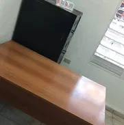 Mesa buró con Archivero de 4 gavetas más silla . - Img 49376191