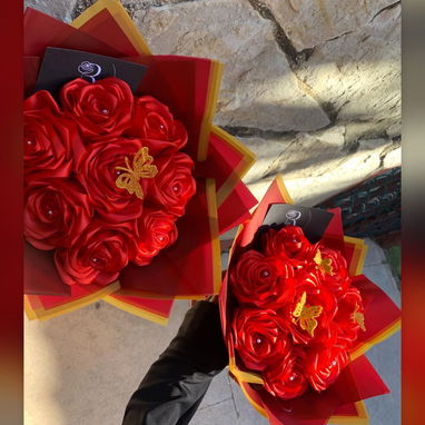 Ramos de rosas de eternas ideales para ocasiones especiales - 5/7