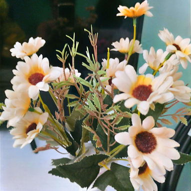Flores artificiales para decorara negocios y espacios personales - Img 119234588