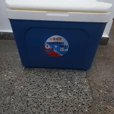 Vendo juego de sombrilla grande de Playa y nevera de 20 litros, como nuevos.Precio 40 USD por todo - Img 127649748
