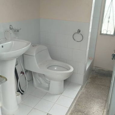 Permuto por casa de 3 cuartos o 2 aptos de 1 y 2 cuartos - Img 121217854