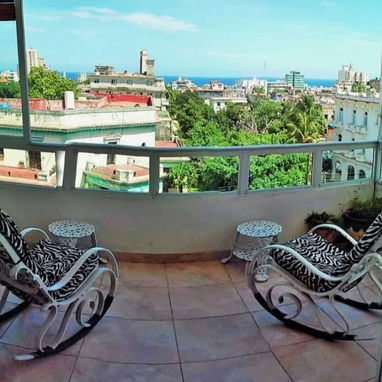 RENTA EN VEDADO - 4/8