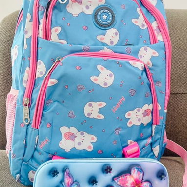 Mochilas para los peques de la casa en varios tamaños y con sus accesorios 🎒 - 2/10