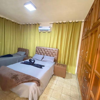 Renta casa con piscina,paneles solares,con todas las comodidades en Guanabo - Img 121468218