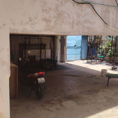 Se vende apto de lujo en biplanta de 4 aptos con garaje colectivo. Ubicado en 34 cerca de la ave 19, en planta alta, pla - Img 127648278