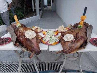 Cerdos y piernas asadas con comida criolla - Img 65198629