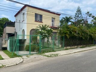 Casa de dos plantas independiente en Miramar - Img 61168935