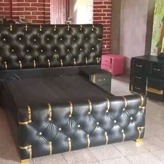 Interesados llamar al 58879086 inf.. o contactar por Whatsapp o messenger. - Escáparates y gabetero.  - Juego de sala. - 2/10