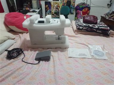 Se vende máquina de coser Singer eléctrica por 120USD - Img 66057013