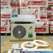 Split de 1 tonelada 110 v con protector de voltaje y base - Img 55977587