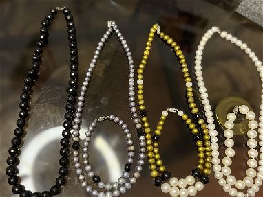 llegaron las prendas collares y pulsos de coral ágata perlas con cierres y otros con dijes d plata - Img main-image-45690301