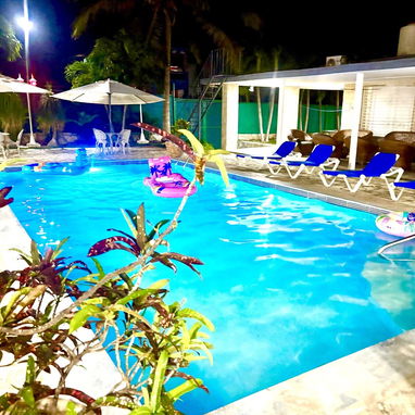 RENTA FRENTE A LA PLAYA BOCA CIEGA CON. PISCINA GRANDE.  CORRIENTE CON PANELES SOLARES. AGUA 24 HORAS - 3/7