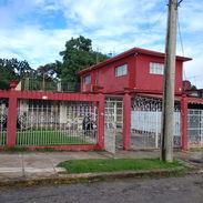 Vendo Linda Casa de construcción capitalista + Apartamento. Frente a calle. Placa libre. Residencial Aldabó. Boyeros. - Img 57335018