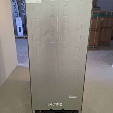 Refrigerador Hisense de 7.27cuft con dispensador de agua ($370) - 3/9