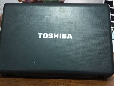 Laptop Toshiba casi nueva - Img main-image