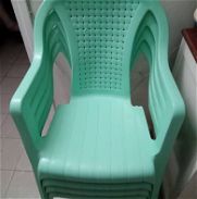 Juego de 4 sillas plásticas - Img 45907702
