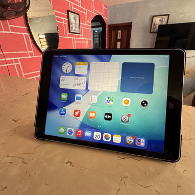 IPad  generación  como nuevo solo dos ciclos de carga - 2/4