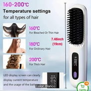 Plancha, cepillo alizar o rizar tu cabello De regalo un peine y dos presillas para separar el cabello 25 usd - Img 55656342