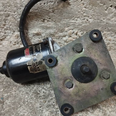 vendo un motor de limpia parabrisas de CLARIA - Img 123862664