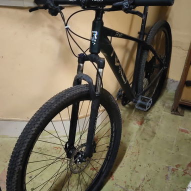 ‼️Bicicleta Rali - R10 de uso‼️ Precio: 200 usd Es una 29 es de uso tiene un detalle en el asiento, lo demas esta al 1 - Img 123355767
