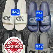 Chancletas para hombre - Img 56313202