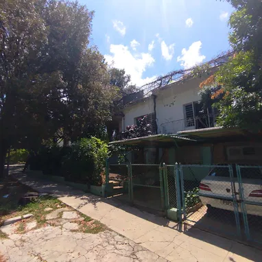 Buscas CASA + POSIBILIDAD DE NEGOCIO? Chequea esta propiedad en Nuevo Vedado - Img 119457033