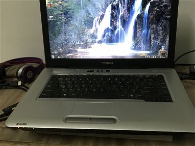 Laptop TOSHIBA - Img 67275495