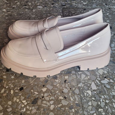 Zapatos clásicos de vestir. - 3/4