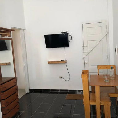 🎯 Nos encontramos en el Vedado, en zona céntrica y tranquila. - Img 118326320