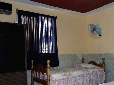 Casa de renta ubicada en Guanabo. Cuenta con 4 habitaciones en guanabo con piscina y a dos cuadras de la playa. 58858577 - Img 60934168