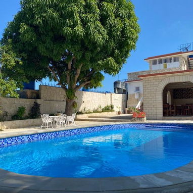 Renta casa con piscina, paneles solares, barbecue,garaje en Guanabo - Img 121468691